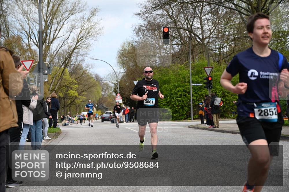 12.04.2026 - 45. Internationalen Wilhelmsburger Insellauf J. Mangold http://msf.ph/oto/9508684 12.04.2026 12:54:13 Ziel 3254, 5788, 3000, 4823, 5743, 4924, 5630, 5858, 3661, 2852, 2085, 5016, 3157, 5283, 3163, 4472, 5478 meine-sportfotos.de