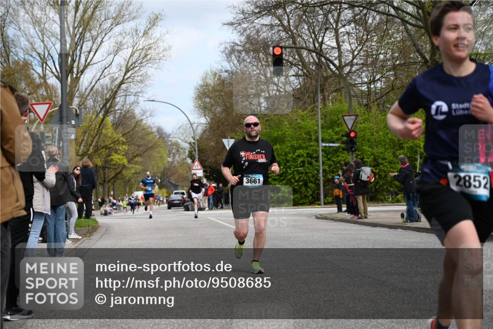 12.04.2026 - 45. Internationalen Wilhelmsburger Insellauf J. Mangold http://msf.ph/oto/9508685 12.04.2026 12:54:13 Ziel 3254, 5788, 3000, 4823, 5743, 4924, 5630, 5858, 3661, 2852, 2085, 5016, 3157, 5283, 3163, 4472, 5478 meine-sportfotos.de