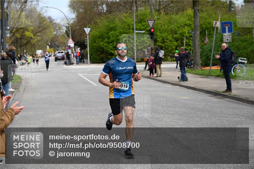 12.04.2026 - 45. Internationalen Wilhelmsburger Insellauf J. Mangold http://msf.ph/oto/9508700 12.04.2026 12:54:21 Ziel 3000, 4823, 5743, 4924, 5630, 5858, 3661, 2852, 2085, 5016, 3157, 5283, 3163, 4472, 5478, 5513, 5296 meine-sportfotos.de