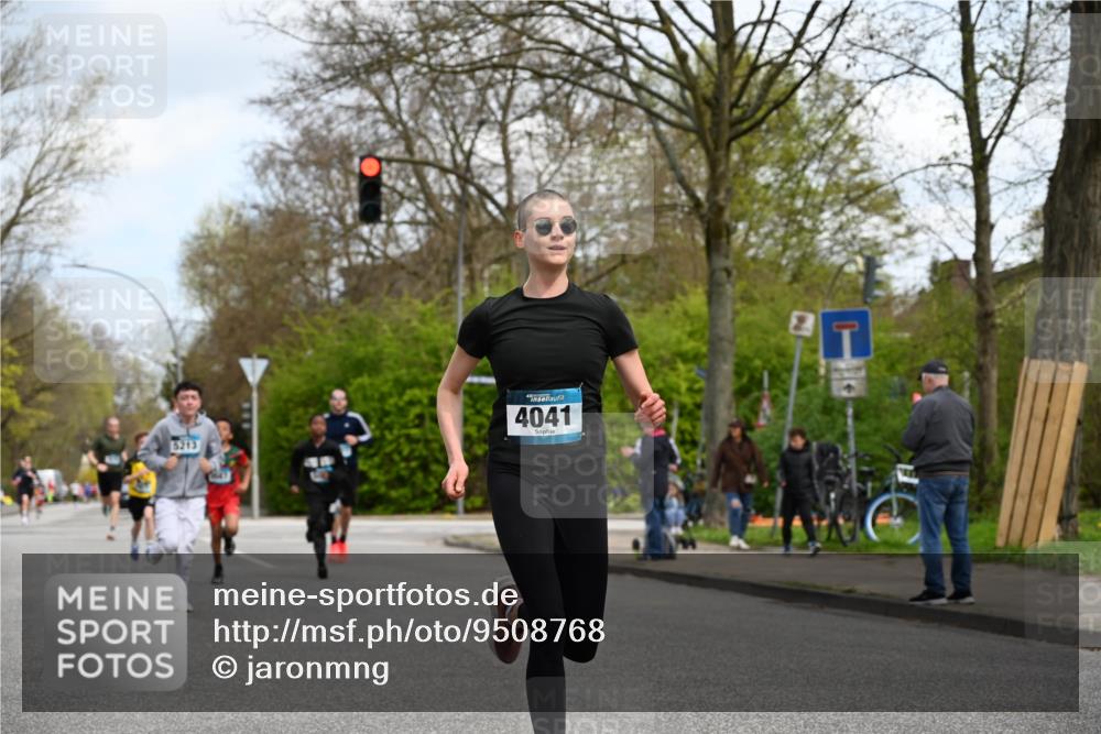 12.04.2026 - 45. Internationalen Wilhelmsburger Insellauf J. Mangold http://msf.ph/oto/9508768 12.04.2026 12:55:02 Ziel 5513, 5296, 4570, 3302, 2235, 3899, 3300, 5213, 3411, 4041, 5086, 5087, 4079, 4678, 3177, 5119, 2737, 2820, 5109, 5361, 4811 meine-sportfotos.de