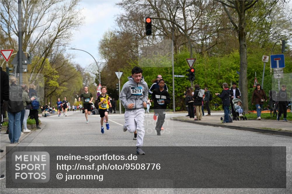 12.04.2026 - 45. Internationalen Wilhelmsburger Insellauf J. Mangold http://msf.ph/oto/9508776 12.04.2026 12:55:04 Ziel 5513, 5296, 4570, 3302, 2235, 3899, 3300, 5213, 3411, 4041, 5086, 5087, 4079, 4678, 3177, 5119, 2737, 2820, 5109, 5361, 4811 meine-sportfotos.de