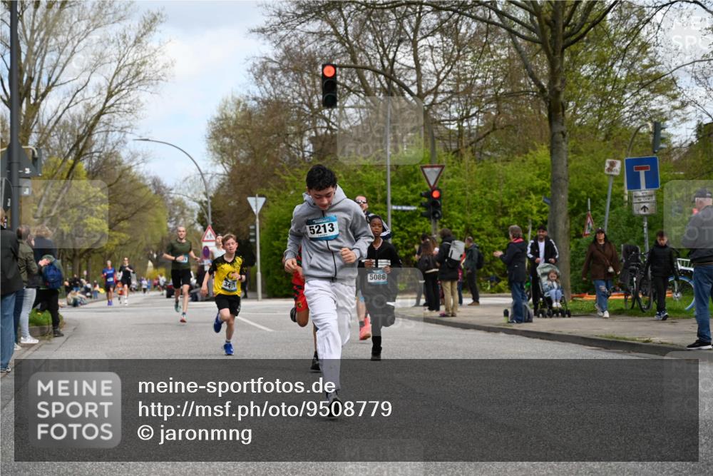 12.04.2026 - 45. Internationalen Wilhelmsburger Insellauf J. Mangold http://msf.ph/oto/9508779 12.04.2026 12:55:04 Ziel 5513, 5296, 4570, 3302, 2235, 3899, 3300, 5213, 3411, 4041, 5086, 5087, 4079, 4678, 3177, 5119, 2737, 2820, 5109, 5361, 4811 meine-sportfotos.de