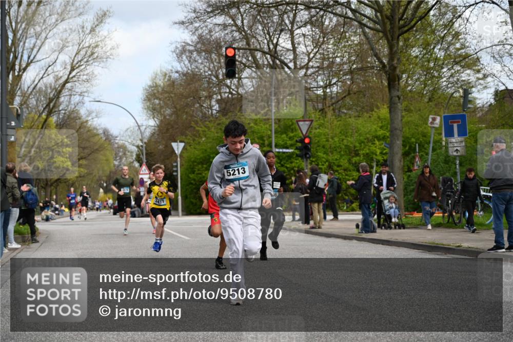 12.04.2026 - 45. Internationalen Wilhelmsburger Insellauf J. Mangold http://msf.ph/oto/9508780 12.04.2026 12:55:04 Ziel 5513, 5296, 4570, 3302, 2235, 3899, 3300, 5213, 3411, 4041, 5086, 5087, 4079, 4678, 3177, 5119, 2737, 2820, 5109, 5361, 4811 meine-sportfotos.de