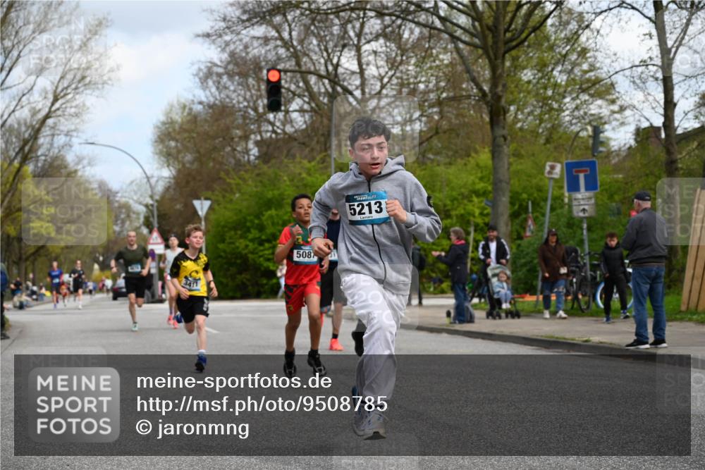 12.04.2026 - 45. Internationalen Wilhelmsburger Insellauf J. Mangold http://msf.ph/oto/9508785 12.04.2026 12:55:04 Ziel 5513, 5296, 4570, 3302, 2235, 3899, 3300, 5213, 3411, 4041, 5086, 5087, 4079, 4678, 3177, 5119, 2737, 2820, 5109, 5361, 4811 meine-sportfotos.de