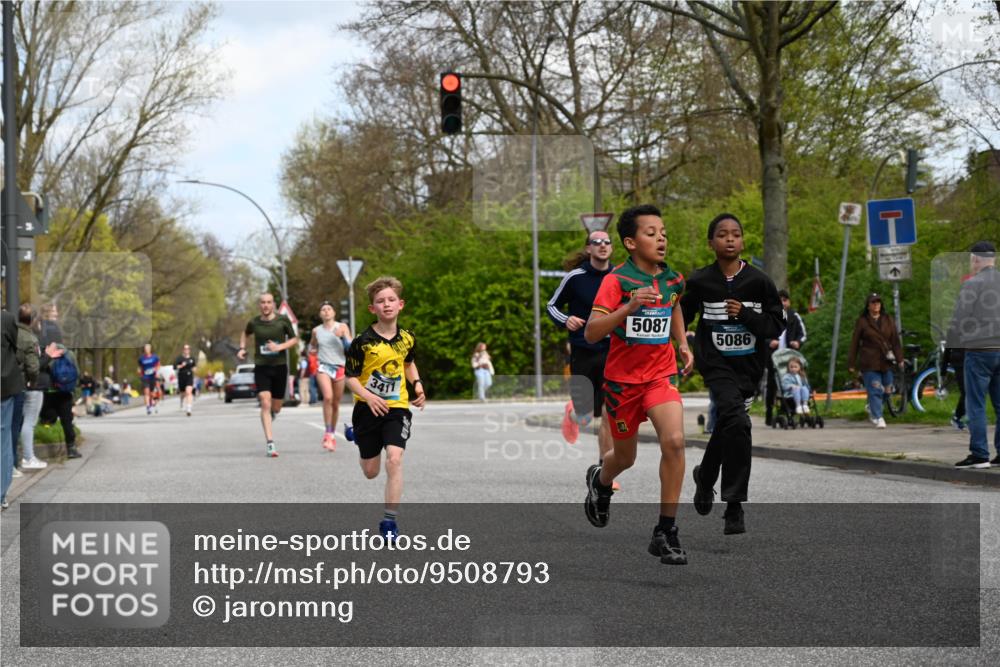 12.04.2026 - 45. Internationalen Wilhelmsburger Insellauf J. Mangold http://msf.ph/oto/9508793 12.04.2026 12:55:05 Ziel 5513, 5296, 4570, 3302, 2235, 3899, 3300, 5213, 3411, 4041, 5086, 5087, 4079, 4678, 3177, 5119, 2737, 2820, 5109, 5361, 4811, 4728 meine-sportfotos.de