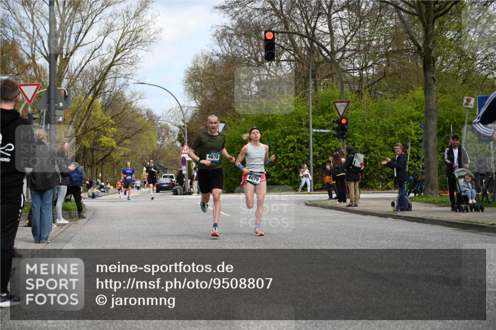12.04.2026 - 45. Internationalen Wilhelmsburger Insellauf J. Mangold http://msf.ph/oto/9508807 12.04.2026 12:55:07 Ziel 5296, 4570, 3302, 2235, 3899, 3300, 5213, 3411, 4041, 5086, 5087, 4079, 4678, 3177, 5119, 2737, 2820, 5109, 5361, 4811, 4728 meine-sportfotos.de