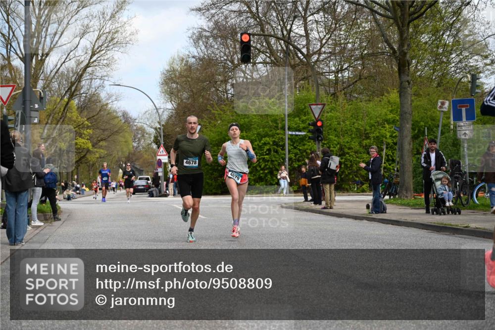 12.04.2026 - 45. Internationalen Wilhelmsburger Insellauf J. Mangold http://msf.ph/oto/9508809 12.04.2026 12:55:07 Ziel 5296, 4570, 3302, 2235, 3899, 3300, 5213, 3411, 4041, 5086, 5087, 4079, 4678, 3177, 5119, 2737, 2820, 5109, 5361, 4811, 4728 meine-sportfotos.de