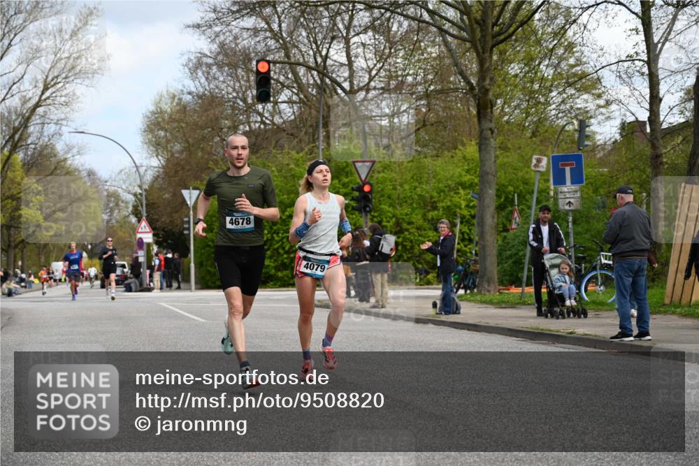 12.04.2026 - 45. Internationalen Wilhelmsburger Insellauf J. Mangold http://msf.ph/oto/9508820 12.04.2026 12:55:08 Ziel 5296, 4570, 3302, 2235, 3899, 3300, 5213, 3411, 4041, 5086, 5087, 4079, 4678, 3177, 5119, 2737, 2820, 5109, 5361, 4811, 4728, 3315, 5463 meine-sportfotos.de