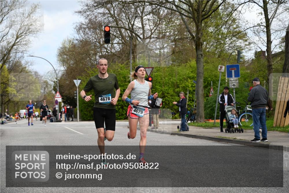 12.04.2026 - 45. Internationalen Wilhelmsburger Insellauf J. Mangold http://msf.ph/oto/9508822 12.04.2026 12:55:08 Ziel 5296, 4570, 3302, 2235, 3899, 3300, 5213, 3411, 4041, 5086, 5087, 4079, 4678, 3177, 5119, 2737, 2820, 5109, 5361, 4811, 4728, 3315, 5463 meine-sportfotos.de