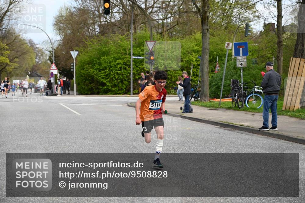 12.04.2026 - 45. Internationalen Wilhelmsburger Insellauf J. Mangold http://msf.ph/oto/9508828 12.04.2026 12:55:23 Ziel 4079, 4678, 3177, 5119, 2737, 2820, 5109, 5361, 4811, 4728, 3315, 5463, 4459, 4459, 5817, 5321, 4311, 2017, 2074, 5780, 5857, 2937, 5113 meine-sportfotos.de