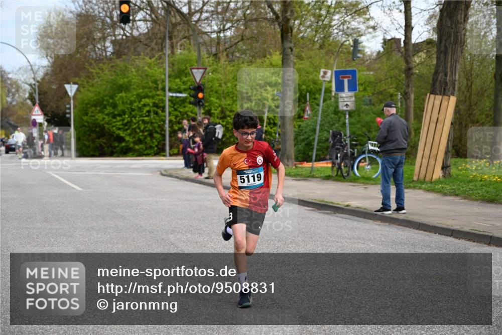 12.04.2026 - 45. Internationalen Wilhelmsburger Insellauf J. Mangold http://msf.ph/oto/9508831 12.04.2026 12:55:23 Ziel 4079, 4678, 3177, 5119, 2737, 2820, 5109, 5361, 4811, 4728, 3315, 5463, 4459, 4459, 5817, 5321, 4311, 2017, 2074, 5780, 5857, 2937, 5113 meine-sportfotos.de