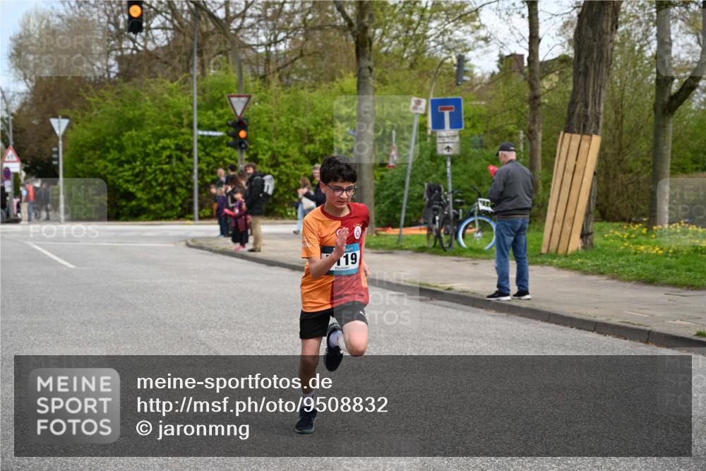 12.04.2026 - 45. Internationalen Wilhelmsburger Insellauf J. Mangold http://msf.ph/oto/9508832 12.04.2026 12:55:23 Ziel 4079, 4678, 3177, 5119, 2737, 2820, 5109, 5361, 4811, 4728, 3315, 5463, 4459, 4459, 5817, 5321, 4311, 2017, 2074, 5780, 5857, 2937, 5113 meine-sportfotos.de