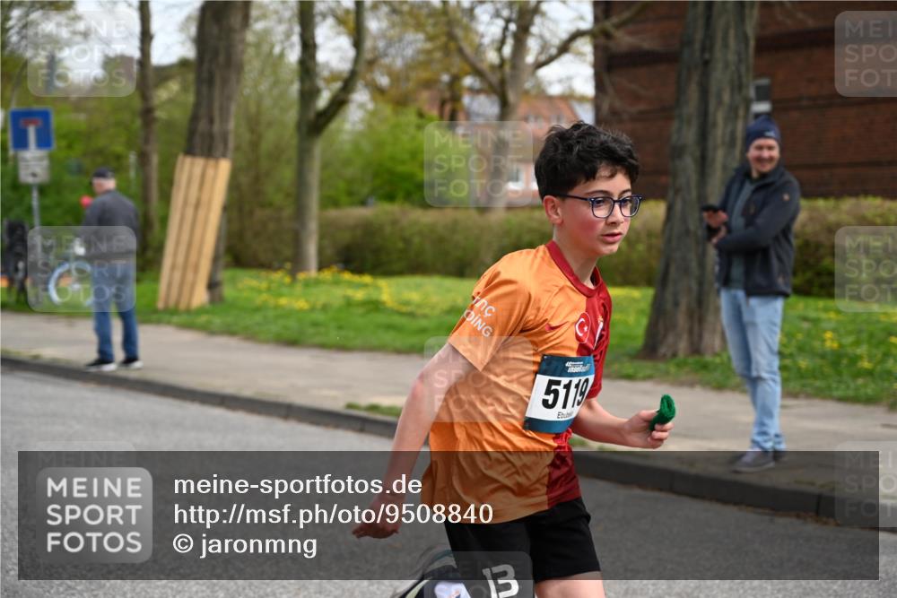 12.04.2026 - 45. Internationalen Wilhelmsburger Insellauf J. Mangold http://msf.ph/oto/9508840 12.04.2026 12:55:24 Ziel 4079, 4678, 3177, 5119, 2737, 2820, 5109, 5109, 5361, 4811, 4728, 3315, 5463, 4459, 5817, 5817, 5321, 4311, 2017, 2074, 5780, 5857, 2937, 5113 meine-sportfotos.de