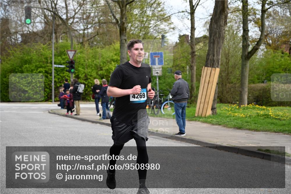 12.04.2026 - 45. Internationalen Wilhelmsburger Insellauf J. Mangold http://msf.ph/oto/9508980 12.04.2026 12:55:58 Ziel 4459, 5817, 5321, 4311, 2017, 2074, 5780, 5857, 2937, 5113, 5118, 3404, 2344, 5114, 5255, 4269, 3627, 5133, 5680, 4545, 5101, 4261, 4933, 5131, 5184, 5446, 4859, 5729, 5134, 3620 meine-sportfotos.de
