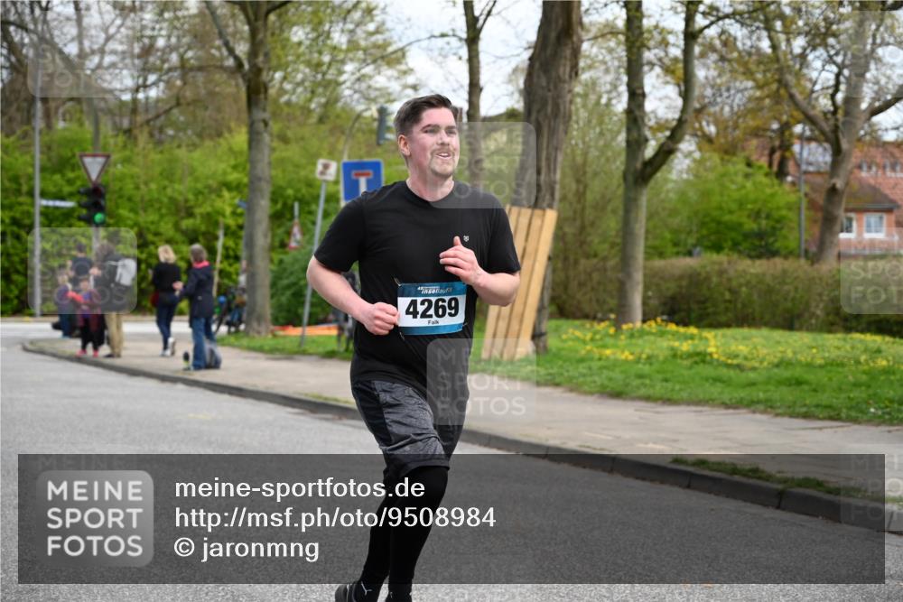 12.04.2026 - 45. Internationalen Wilhelmsburger Insellauf J. Mangold http://msf.ph/oto/9508984 12.04.2026 12:55:58 Ziel 4459, 5817, 5321, 4311, 2017, 2074, 5780, 5857, 2937, 5113, 5118, 3404, 2344, 5114, 5255, 4269, 3627, 5133, 5680, 4545, 5101, 4261, 4933, 5131, 5184, 5446, 4859, 5729, 5134, 3620 meine-sportfotos.de