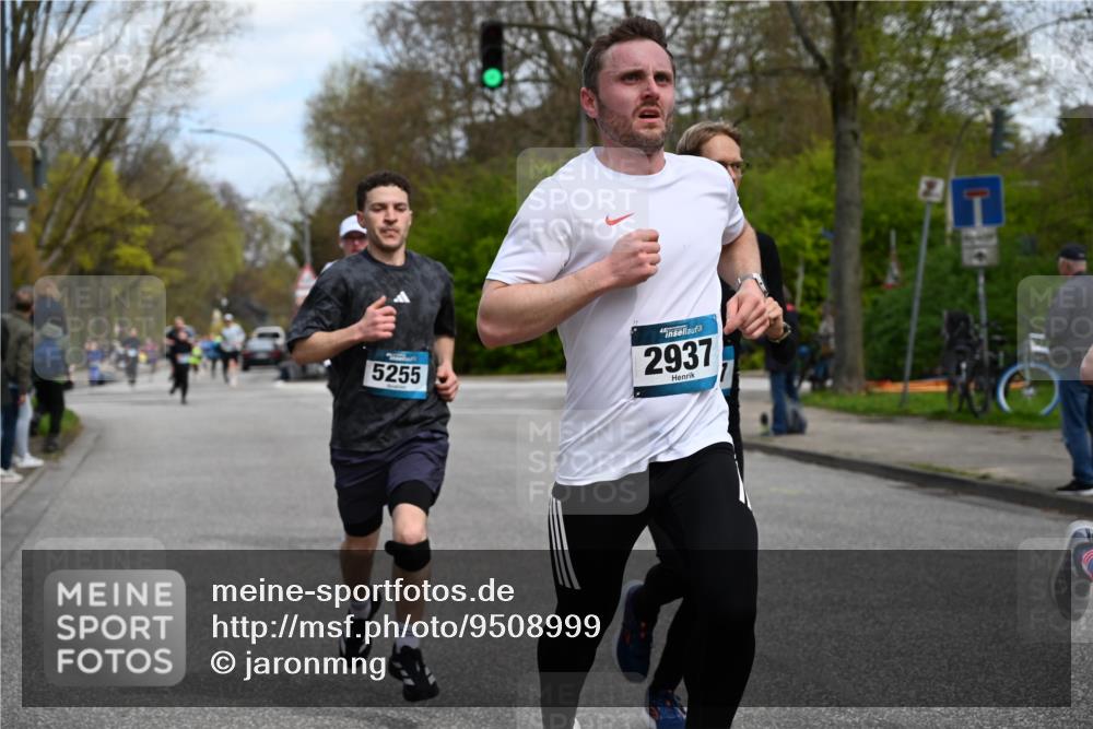 12.04.2026 - 45. Internationalen Wilhelmsburger Insellauf J. Mangold http://msf.ph/oto/9508999 12.04.2026 12:56:03 Ziel 5321, 4311, 2017, 2074, 5780, 5857, 2937, 5113, 5118, 3404, 2344, 5114, 5255, 4269, 3627, 5133, 5680, 4545, 5101, 4261, 4933, 5131, 5184, 5184, 5446, 4859, 5729, 5134, 3620, 4848, 5410, 4168, 4921, 4922 meine-sportfotos.de