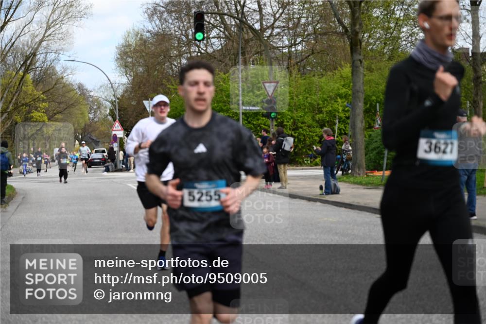 12.04.2026 - 45. Internationalen Wilhelmsburger Insellauf J. Mangold http://msf.ph/oto/9509005 12.04.2026 12:56:04 Ziel 5321, 4311, 2017, 2074, 5780, 5857, 2937, 5113, 5118, 3404, 2344, 5114, 5255, 4269, 3627, 5133, 5680, 4545, 5101, 4261, 4933, 5131, 5184, 5446, 4859, 5729, 5134, 3620, 4848, 5410, 4168, 4921, 4922, 4237 meine-sportfotos.de