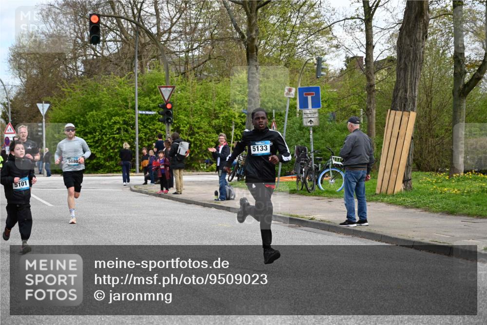 12.04.2026 - 45. Internationalen Wilhelmsburger Insellauf J. Mangold http://msf.ph/oto/9509023 12.04.2026 12:56:11 Ziel 2937, 5113, 5118, 3404, 2344, 5114, 5255, 4269, 3627, 5133, 5680, 4545, 5101, 4261, 4933, 4933, 5131, 5184, 5446, 4859, 5729, 5134, 3620, 4848, 5410, 4168, 4921, 4922, 4237, 5094, 4835, 5141 meine-sportfotos.de