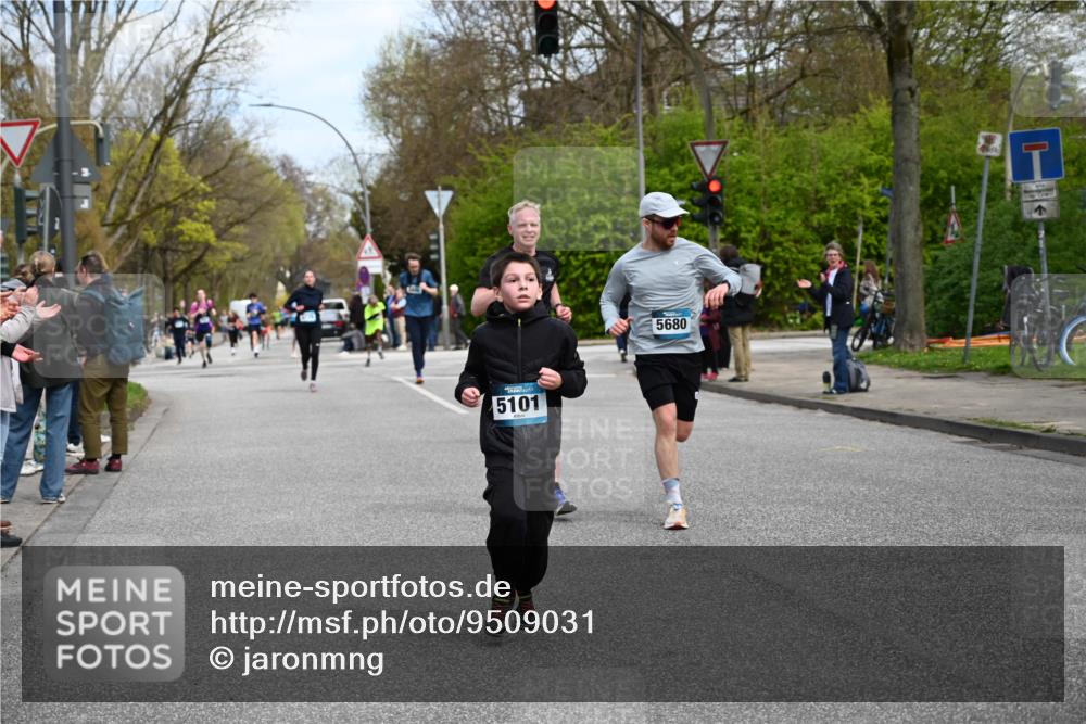12.04.2026 - 45. Internationalen Wilhelmsburger Insellauf J. Mangold http://msf.ph/oto/9509031 12.04.2026 12:56:13 Ziel 5118, 3404, 2344, 5114, 5255, 4269, 3627, 5133, 5680, 4545, 5101, 4261, 4933, 5131, 5184, 5446, 4859, 5729, 5134, 3620, 4848, 5410, 4168, 4168, 4921, 4922, 4237, 5094, 4835, 5141, 5549, 5163 meine-sportfotos.de