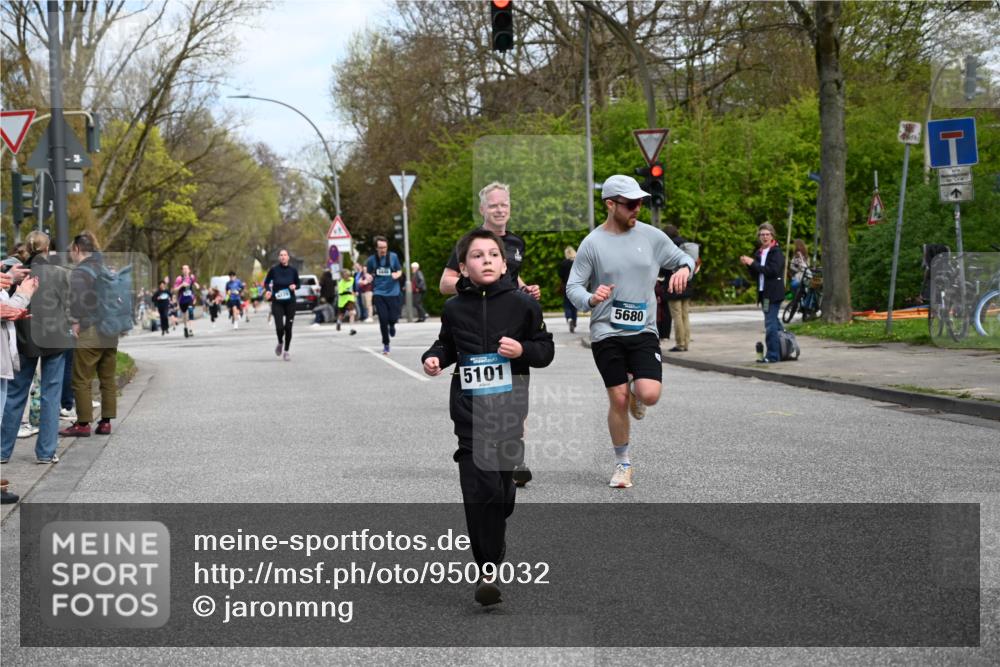 12.04.2026 - 45. Internationalen Wilhelmsburger Insellauf J. Mangold http://msf.ph/oto/9509032 12.04.2026 12:56:13 Ziel 5118, 3404, 2344, 5114, 5255, 4269, 3627, 5133, 5680, 4545, 5101, 4261, 4933, 5131, 5184, 5446, 4859, 5729, 5134, 3620, 4848, 5410, 4168, 4168, 4921, 4922, 4237, 5094, 4835, 5141, 5549, 5163 meine-sportfotos.de