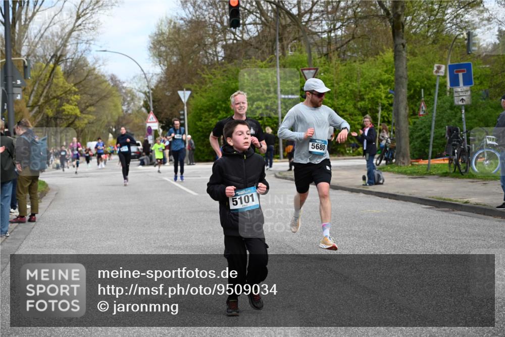 12.04.2026 - 45. Internationalen Wilhelmsburger Insellauf J. Mangold http://msf.ph/oto/9509034 12.04.2026 12:56:13 Ziel 5118, 3404, 2344, 5114, 5255, 4269, 3627, 5133, 5680, 4545, 5101, 4261, 4933, 5131, 5184, 5446, 4859, 5729, 5134, 3620, 4848, 5410, 4168, 4168, 4921, 4922, 4237, 5094, 4835, 5141, 5549, 5163 meine-sportfotos.de