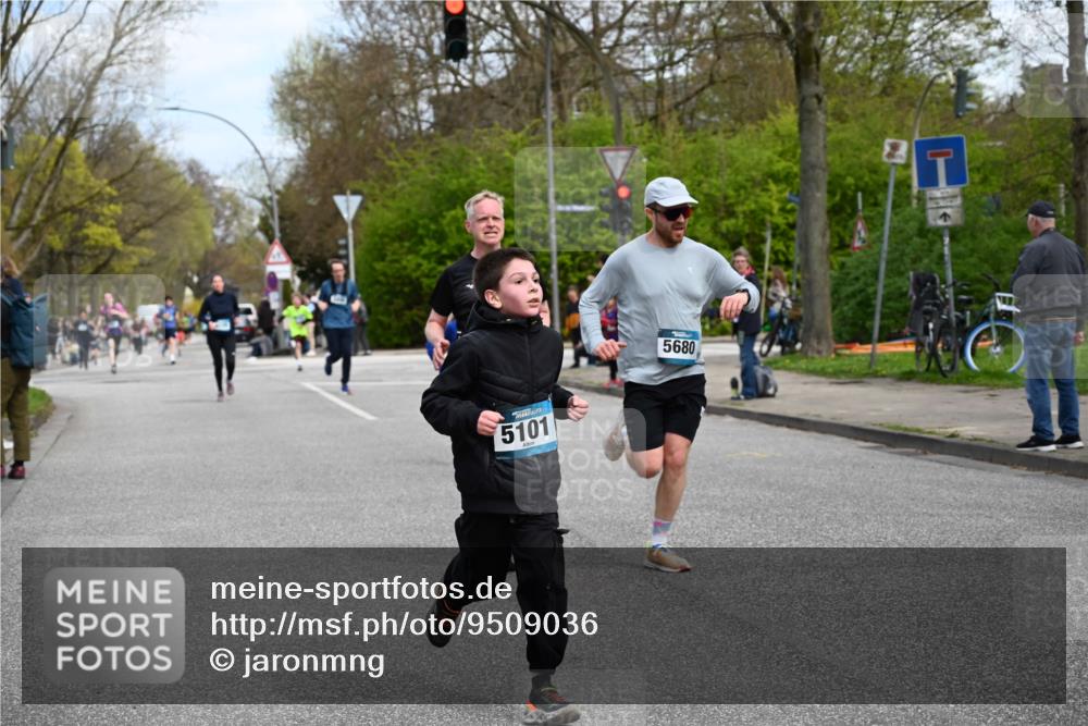 12.04.2026 - 45. Internationalen Wilhelmsburger Insellauf J. Mangold http://msf.ph/oto/9509036 12.04.2026 12:56:13 Ziel 5118, 3404, 2344, 5114, 5255, 4269, 3627, 5133, 5680, 4545, 5101, 4261, 4933, 5131, 5184, 5446, 4859, 5729, 5134, 3620, 4848, 5410, 4168, 4168, 4921, 4922, 4237, 5094, 4835, 5141, 5549, 5163 meine-sportfotos.de
