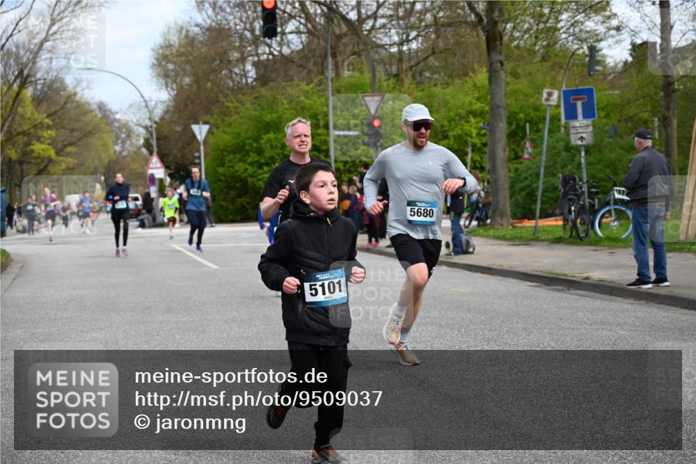 12.04.2026 - 45. Internationalen Wilhelmsburger Insellauf J. Mangold http://msf.ph/oto/9509037 12.04.2026 12:56:13 Ziel 5118, 3404, 2344, 5114, 5255, 4269, 3627, 5133, 5680, 4545, 5101, 4261, 4933, 5131, 5184, 5446, 4859, 5729, 5134, 3620, 4848, 5410, 4168, 4168, 4921, 4922, 4237, 5094, 4835, 5141, 5549, 5163 meine-sportfotos.de