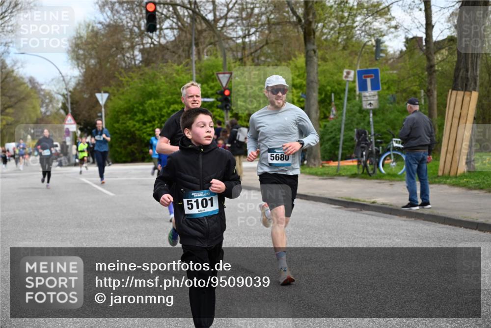 12.04.2026 - 45. Internationalen Wilhelmsburger Insellauf J. Mangold http://msf.ph/oto/9509039 12.04.2026 12:56:13 Ziel 5118, 3404, 2344, 5114, 5255, 4269, 3627, 5133, 5680, 4545, 5101, 4261, 4933, 5131, 5184, 5446, 4859, 5729, 5134, 3620, 4848, 5410, 4168, 4168, 4921, 4922, 4237, 5094, 4835, 5141, 5549, 5163 meine-sportfotos.de
