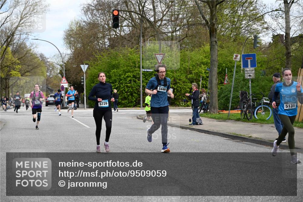 12.04.2026 - 45. Internationalen Wilhelmsburger Insellauf J. Mangold http://msf.ph/oto/9509059 12.04.2026 12:56:18 Ziel 5255, 4269, 3627, 5133, 5680, 4545, 5101, 4261, 4933, 5131, 5184, 5446, 4859, 5729, 5446, 4859, 5729, 5134, 3620, 4848, 5410, 4168, 4921, 4922, 4237, 5094, 4835, 4835, 5141, 5549, 5163, 5147, 3600, 2491 meine-sportfotos.de