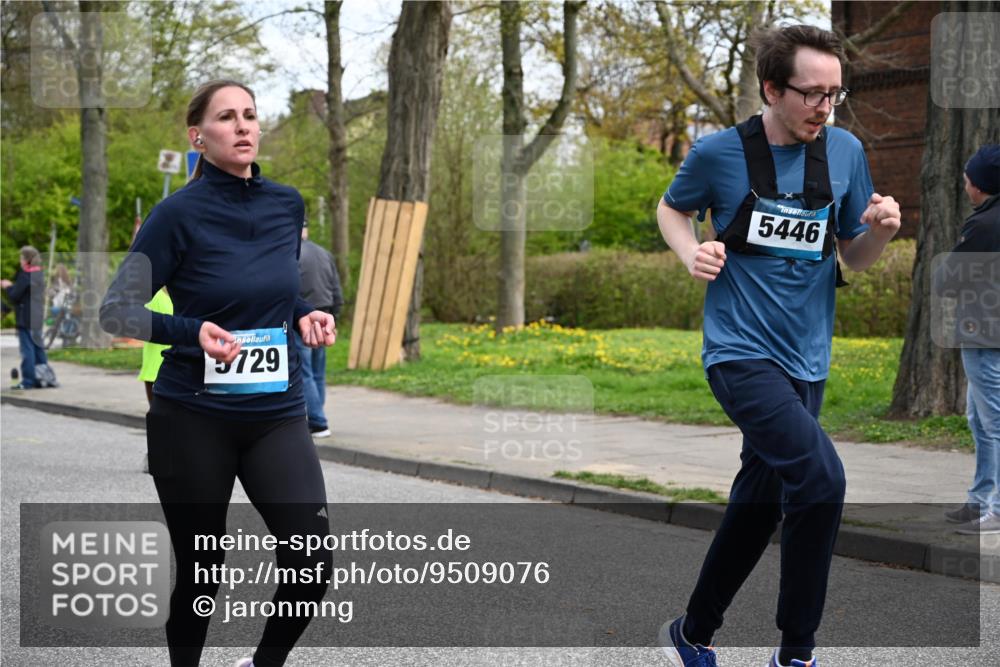 12.04.2026 - 45. Internationalen Wilhelmsburger Insellauf J. Mangold http://msf.ph/oto/9509076 12.04.2026 12:56:21 Ziel 4269, 3627, 5133, 5680, 4545, 5101, 4261, 4933, 5131, 5184, 5446, 4859, 5729, 5134, 3620, 3620, 4848, 5410, 4168, 4921, 4922, 4237, 5094, 4835, 5141, 5549, 5163, 5147, 3600, 2491, 3985 meine-sportfotos.de