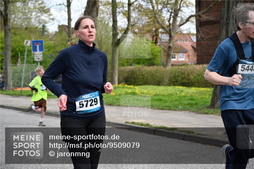 12.04.2026 - 45. Internationalen Wilhelmsburger Insellauf J. Mangold http://msf.ph/oto/9509079 12.04.2026 12:56:21 Ziel 4269, 3627, 5133, 5680, 4545, 5101, 4261, 4933, 5131, 5184, 5446, 4859, 5729, 5134, 3620, 3620, 4848, 5410, 4168, 4921, 4922, 4237, 5094, 4835, 5141, 5549, 5163, 5147, 3600, 2491, 3985 meine-sportfotos.de
