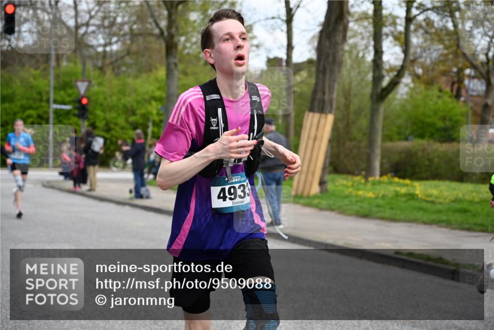 12.04.2026 - 45. Internationalen Wilhelmsburger Insellauf J. Mangold http://msf.ph/oto/9509088 12.04.2026 12:56:22 Ziel 3627, 5133, 5680, 4545, 5101, 4261, 4933, 5131, 5184, 5446, 4859, 5729, 5134, 3620, 4848, 5410, 4168, 4921, 4922, 4237, 5094, 4835, 5141, 5549, 5163, 5147, 3600, 2491, 3985, 4598 meine-sportfotos.de