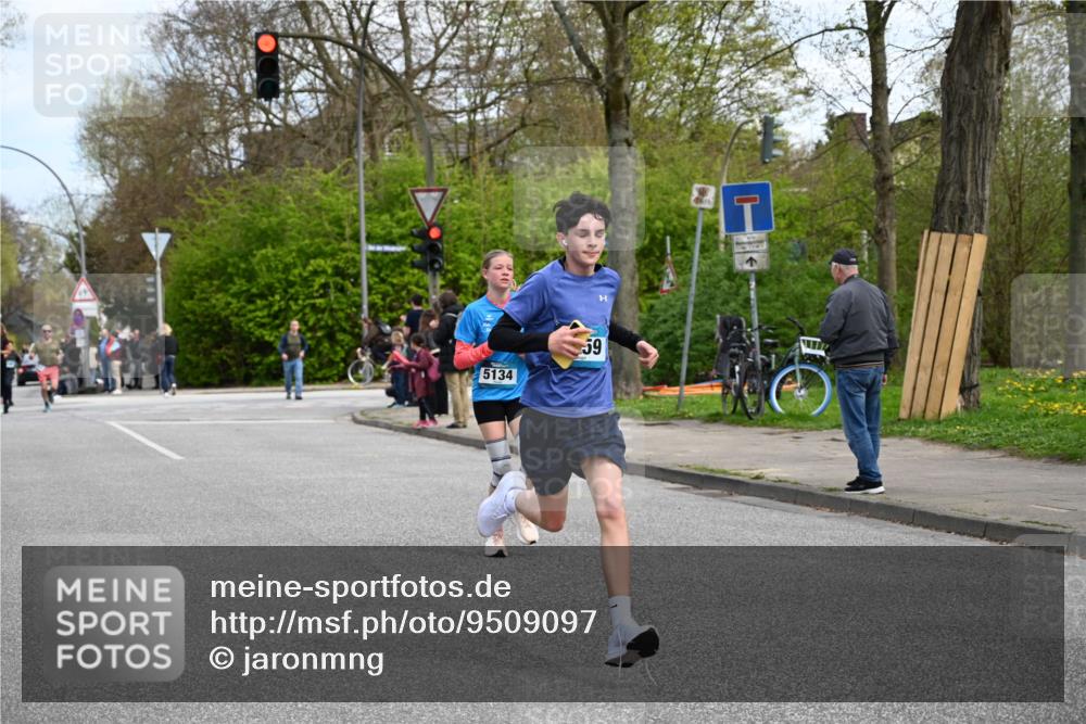 12.04.2026 - 45. Internationalen Wilhelmsburger Insellauf J. Mangold http://msf.ph/oto/9509097 12.04.2026 12:56:24 Ziel 5133, 5680, 4545, 5101, 4261, 4933, 5131, 5184, 5446, 4859, 5729, 5134, 3620, 4848, 5410, 4848, 5410, 4168, 4921, 4922, 4237, 5094, 4835, 5141, 5549, 5549, 5163, 5147, 3600, 2491, 3985, 4598, 3921, 5343 meine-sportfotos.de