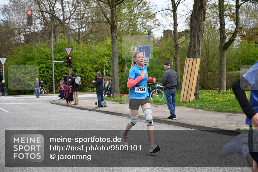 12.04.2026 - 45. Internationalen Wilhelmsburger Insellauf J. Mangold http://msf.ph/oto/9509101 12.04.2026 12:56:25 Ziel 5133, 5680, 4545, 5101, 4261, 4933, 5131, 5184, 5446, 4859, 5729, 5134, 3620, 4848, 5410, 4168, 4168, 4921, 4922, 4237, 5094, 4835, 5141, 5549, 5163, 5163, 5147, 3600, 2491, 3985, 4598, 3921, 5343 meine-sportfotos.de