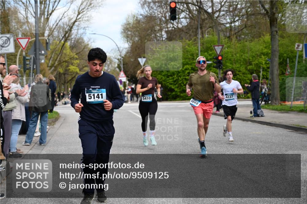 12.04.2026 - 45. Internationalen Wilhelmsburger Insellauf J. Mangold http://msf.ph/oto/9509125 12.04.2026 12:56:32 Ziel 4261, 4933, 5131, 5184, 5446, 4859, 5729, 5134, 3620, 4848, 5410, 4168, 4921, 4922, 4237, 5094, 4835, 5141, 5549, 5163, 5147, 3600, 2491, 3985, 4598, 3921, 5343, 3867, 5500, 5073, 5189, 3287, 4186, 4375 meine-sportfotos.de