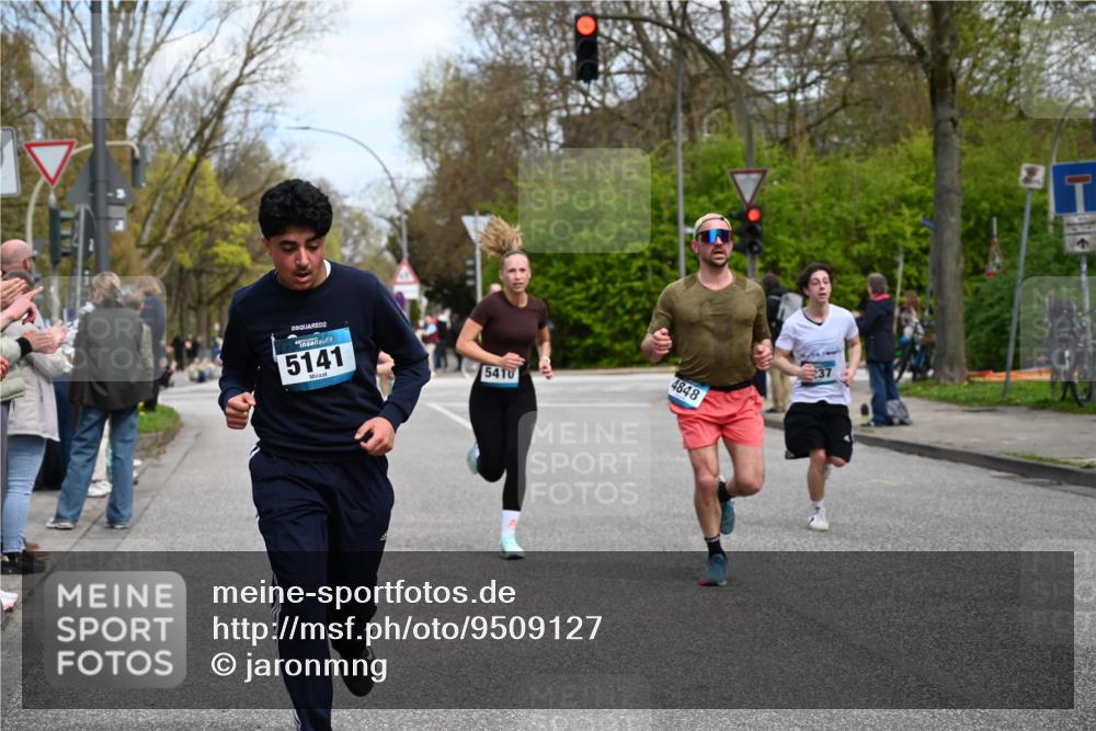 12.04.2026 - 45. Internationalen Wilhelmsburger Insellauf J. Mangold http://msf.ph/oto/9509127 12.04.2026 12:56:32 Ziel 4261, 4933, 5131, 5184, 5446, 4859, 5729, 5134, 3620, 4848, 5410, 4168, 4921, 4922, 4237, 5094, 4835, 5141, 5549, 5163, 5147, 3600, 2491, 3985, 4598, 3921, 5343, 3867, 5500, 5073, 5189, 3287, 4186, 4375 meine-sportfotos.de