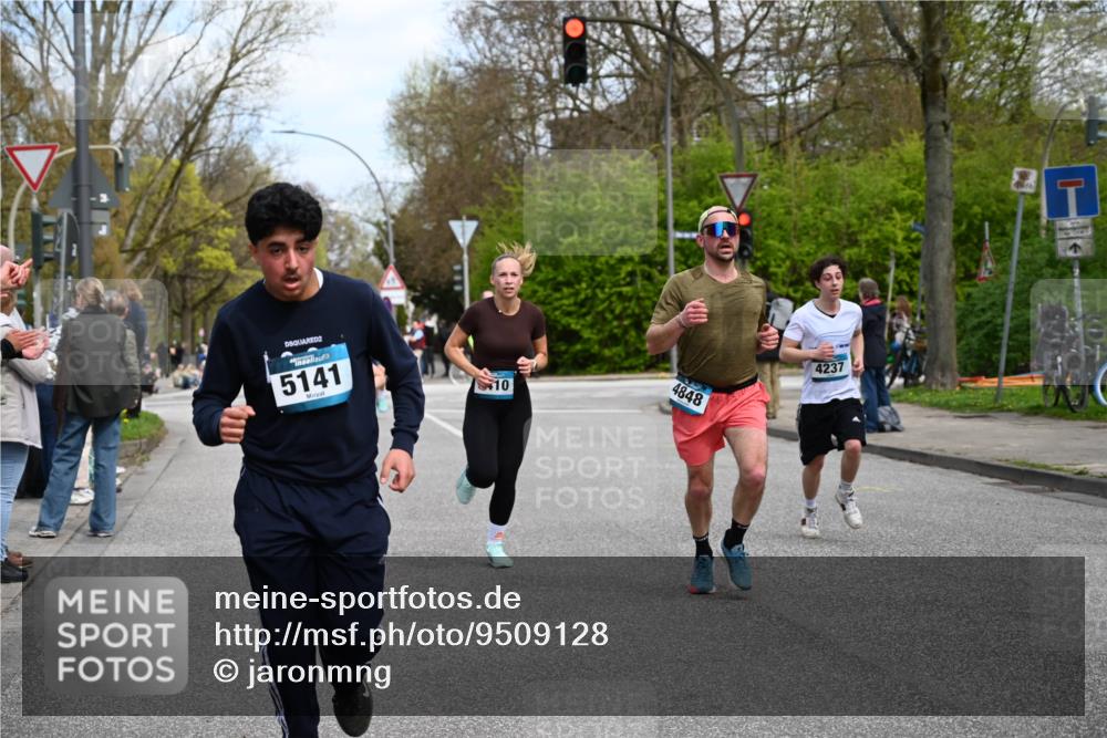 12.04.2026 - 45. Internationalen Wilhelmsburger Insellauf J. Mangold http://msf.ph/oto/9509128 12.04.2026 12:56:32 Ziel 4261, 4933, 5131, 5184, 5446, 4859, 5729, 5134, 3620, 4848, 5410, 4168, 4921, 4922, 4237, 5094, 4835, 5141, 5549, 5163, 5147, 3600, 2491, 3985, 4598, 3921, 5343, 3867, 5500, 5073, 5189, 3287, 4186, 4375 meine-sportfotos.de