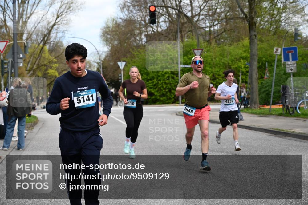 12.04.2026 - 45. Internationalen Wilhelmsburger Insellauf J. Mangold http://msf.ph/oto/9509129 12.04.2026 12:56:32 Ziel 4261, 4933, 5131, 5184, 5446, 4859, 5729, 5134, 3620, 4848, 5410, 4168, 4921, 4922, 4237, 5094, 4835, 5141, 5549, 5163, 5147, 3600, 2491, 3985, 4598, 3921, 5343, 3867, 5500, 5073, 5189, 3287, 4186, 4375 meine-sportfotos.de