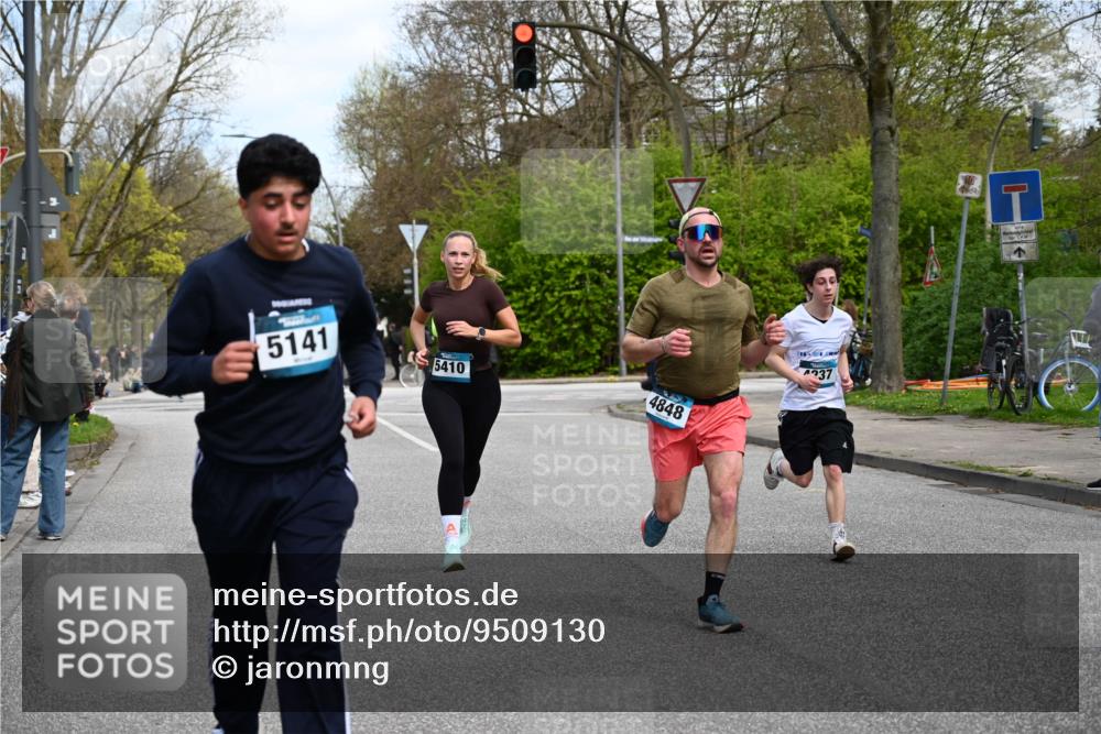 12.04.2026 - 45. Internationalen Wilhelmsburger Insellauf J. Mangold http://msf.ph/oto/9509130 12.04.2026 12:56:32 Ziel 4261, 4933, 5131, 5184, 5446, 4859, 5729, 5134, 3620, 4848, 5410, 4168, 4921, 4922, 4237, 5094, 4835, 5141, 5549, 5163, 5147, 3600, 2491, 3985, 4598, 3921, 5343, 3867, 5500, 5073, 5189, 3287, 4186, 4375 meine-sportfotos.de