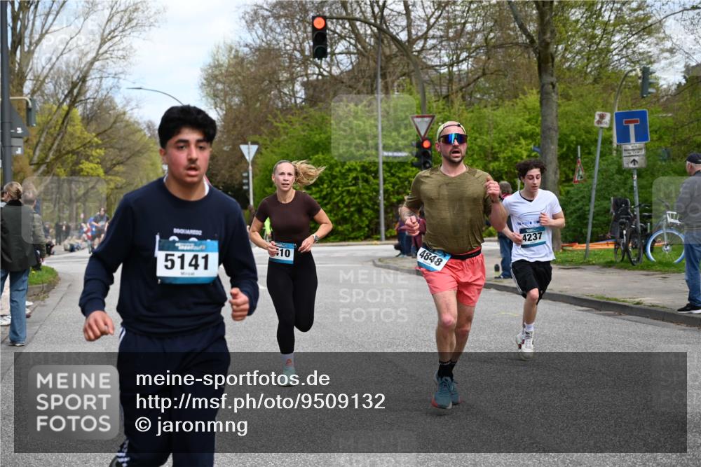 12.04.2026 - 45. Internationalen Wilhelmsburger Insellauf J. Mangold http://msf.ph/oto/9509132 12.04.2026 12:56:32 Ziel 4261, 4933, 5131, 5184, 5446, 4859, 5729, 5134, 3620, 4848, 5410, 4168, 4921, 4922, 4237, 5094, 4835, 5141, 5549, 5163, 5147, 3600, 2491, 3985, 4598, 3921, 5343, 3867, 5500, 5073, 5189, 3287, 4186, 4375 meine-sportfotos.de