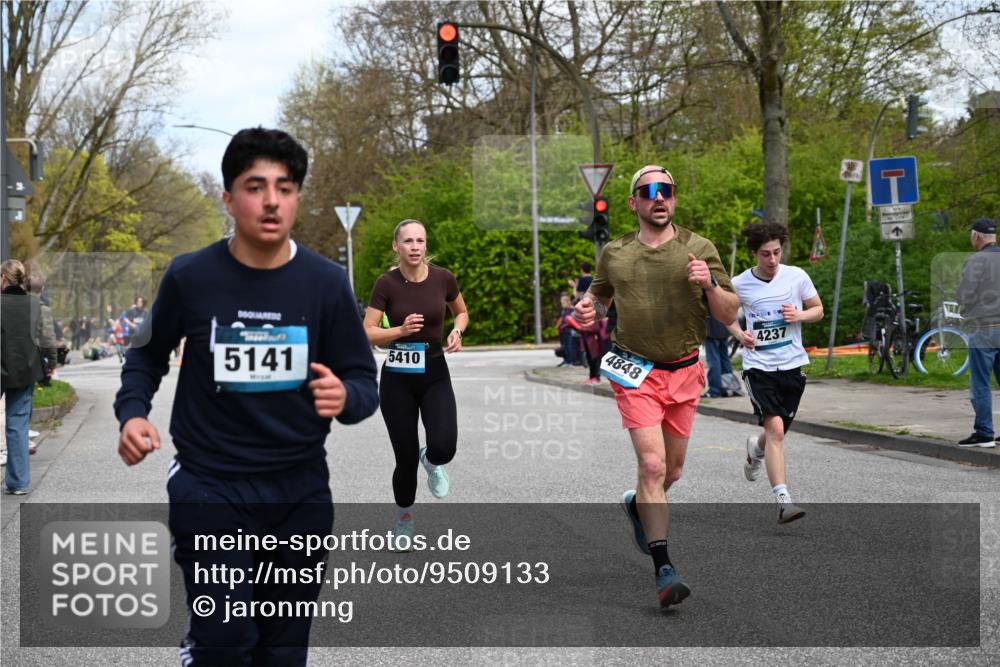 12.04.2026 - 45. Internationalen Wilhelmsburger Insellauf J. Mangold http://msf.ph/oto/9509133 12.04.2026 12:56:33 Ziel 4261, 4933, 5131, 5184, 5446, 4859, 5729, 5134, 3620, 4848, 5410, 4168, 4921, 4922, 4237, 5094, 4835, 5141, 5549, 5163, 5147, 3600, 2491, 3985, 3985, 4598, 3921, 5343, 3867, 5500, 5073, 5189, 3287, 4186, 4375 meine-sportfotos.de