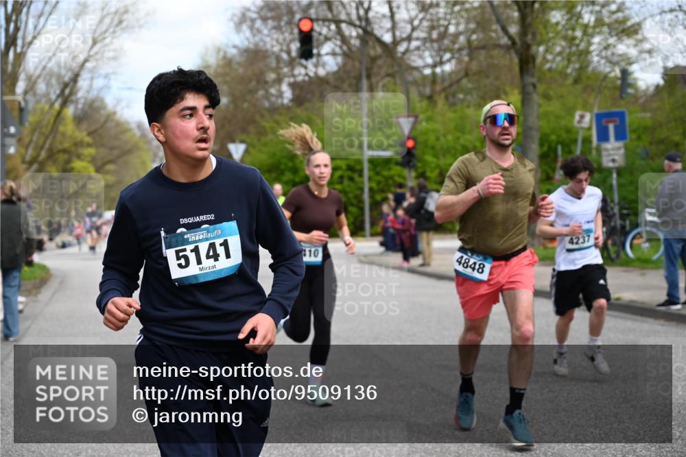 12.04.2026 - 45. Internationalen Wilhelmsburger Insellauf J. Mangold http://msf.ph/oto/9509136 12.04.2026 12:56:33 Ziel 4261, 4933, 5131, 5184, 5446, 4859, 5729, 5134, 3620, 4848, 5410, 4168, 4921, 4922, 4237, 5094, 4835, 5141, 5549, 5163, 5147, 3600, 2491, 3985, 3985, 4598, 3921, 5343, 3867, 5500, 5073, 5189, 3287, 4186, 4375 meine-sportfotos.de