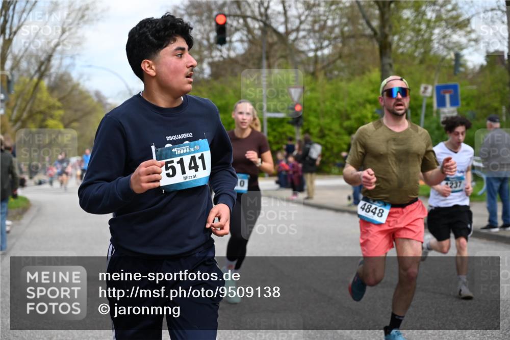 12.04.2026 - 45. Internationalen Wilhelmsburger Insellauf J. Mangold http://msf.ph/oto/9509138 12.04.2026 12:56:33 Ziel 4261, 4933, 5131, 5184, 5446, 4859, 5729, 5134, 3620, 4848, 5410, 4168, 4921, 4922, 4237, 5094, 4835, 5141, 5549, 5163, 5147, 3600, 2491, 3985, 3985, 4598, 3921, 5343, 3867, 5500, 5073, 5189, 3287, 4186, 4375 meine-sportfotos.de