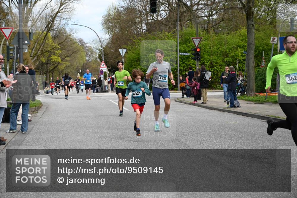 12.04.2026 - 45. Internationalen Wilhelmsburger Insellauf J. Mangold http://msf.ph/oto/9509145 12.04.2026 12:56:36 Ziel 4933, 5131, 5184, 5446, 4859, 5729, 5134, 3620, 4848, 5410, 4168, 4921, 4922, 4237, 5094, 4835, 5141, 5549, 5549, 5163, 5147, 3600, 2491, 3985, 4598, 3921, 5343, 3867, 5500, 5073, 5189, 3287, 4186, 4375, 3973 meine-sportfotos.de