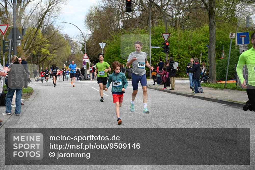 12.04.2026 - 45. Internationalen Wilhelmsburger Insellauf J. Mangold http://msf.ph/oto/9509146 12.04.2026 12:56:36 Ziel 4933, 5131, 5184, 5446, 4859, 5729, 5134, 3620, 4848, 5410, 4168, 4921, 4922, 4237, 5094, 4835, 5141, 5549, 5549, 5163, 5147, 3600, 2491, 3985, 4598, 3921, 5343, 3867, 5500, 5073, 5189, 3287, 4186, 4375, 3973 meine-sportfotos.de