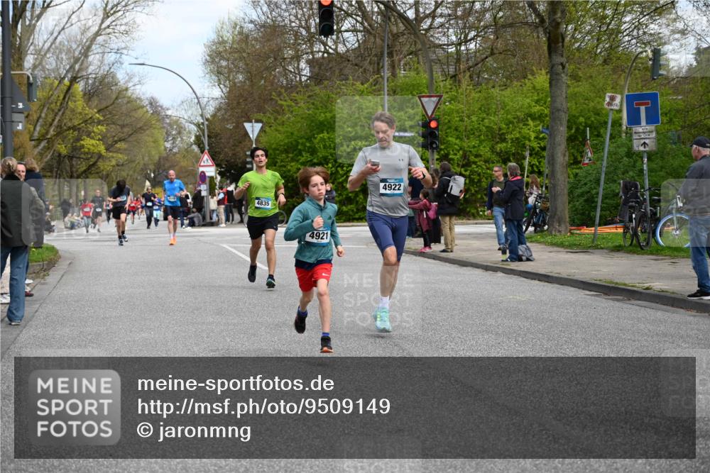 12.04.2026 - 45. Internationalen Wilhelmsburger Insellauf J. Mangold http://msf.ph/oto/9509149 12.04.2026 12:56:36 Ziel 4933, 5131, 5184, 5446, 4859, 5729, 5134, 3620, 4848, 5410, 4168, 4921, 4922, 4237, 5094, 4835, 5141, 5549, 5549, 5163, 5147, 3600, 2491, 3985, 4598, 3921, 5343, 3867, 5500, 5073, 5189, 3287, 4186, 4375, 3973 meine-sportfotos.de