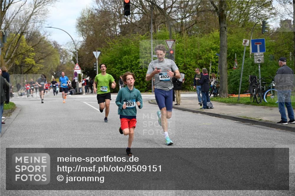 12.04.2026 - 45. Internationalen Wilhelmsburger Insellauf J. Mangold http://msf.ph/oto/9509151 12.04.2026 12:56:36 Ziel 4933, 5131, 5184, 5446, 4859, 5729, 5134, 3620, 4848, 5410, 4168, 4921, 4922, 4237, 5094, 4835, 5141, 5549, 5549, 5163, 5147, 3600, 2491, 3985, 4598, 3921, 5343, 3867, 5500, 5073, 5189, 3287, 4186, 4375, 3973 meine-sportfotos.de