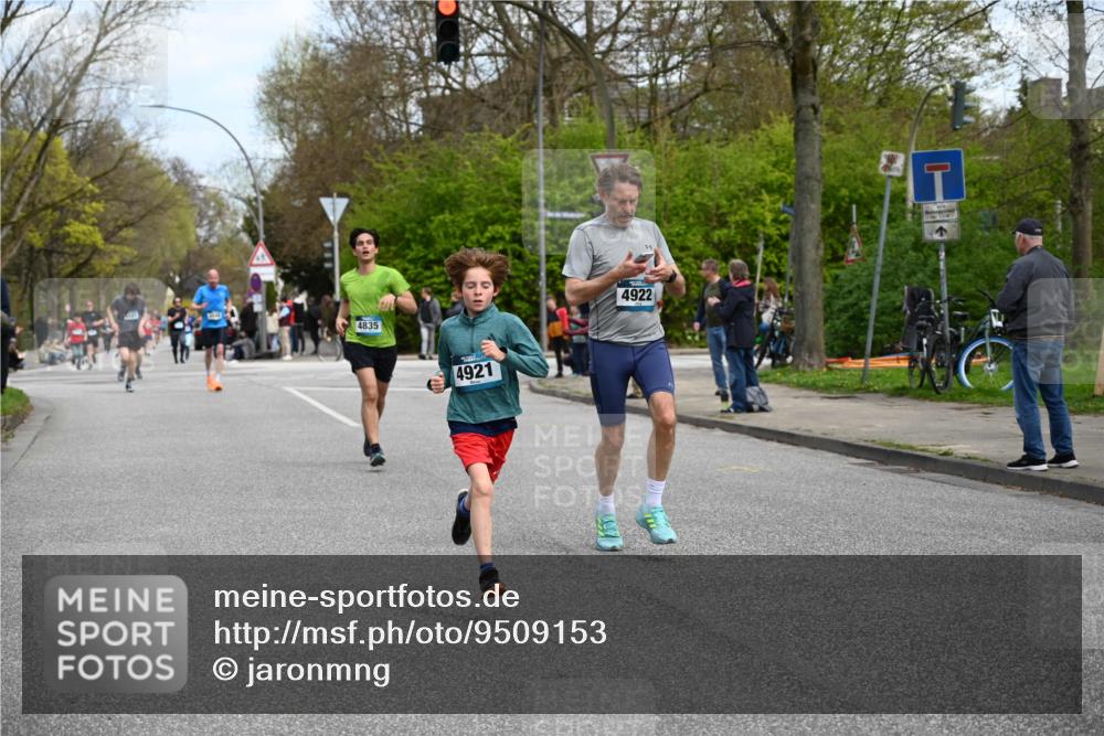 12.04.2026 - 45. Internationalen Wilhelmsburger Insellauf J. Mangold http://msf.ph/oto/9509153 12.04.2026 12:56:37 Ziel 5131, 5184, 5446, 4859, 5729, 5134, 3620, 4848, 5410, 4168, 4921, 4922, 4237, 5094, 4835, 5141, 5549, 5163, 5163, 5147, 3600, 2491, 3985, 4598, 3921, 5343, 3867, 5500, 5073, 5189, 3287, 4186, 4375, 3973, 4853 meine-sportfotos.de