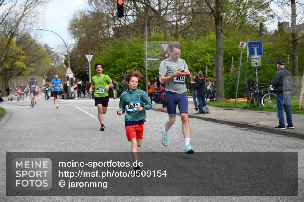 12.04.2026 - 45. Internationalen Wilhelmsburger Insellauf J. Mangold http://msf.ph/oto/9509154 12.04.2026 12:56:37 Ziel 5131, 5184, 5446, 4859, 5729, 5134, 3620, 4848, 5410, 4168, 4921, 4922, 4237, 5094, 4835, 5141, 5549, 5163, 5163, 5147, 3600, 2491, 3985, 4598, 3921, 5343, 3867, 5500, 5073, 5189, 3287, 4186, 4375, 3973, 4853 meine-sportfotos.de