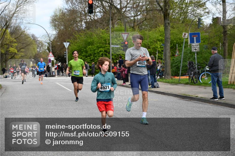 12.04.2026 - 45. Internationalen Wilhelmsburger Insellauf J. Mangold http://msf.ph/oto/9509155 12.04.2026 12:56:37 Ziel 5131, 5184, 5446, 4859, 5729, 5134, 3620, 4848, 5410, 4168, 4921, 4922, 4237, 5094, 4835, 5141, 5549, 5163, 5163, 5147, 3600, 2491, 3985, 4598, 3921, 5343, 3867, 5500, 5073, 5189, 3287, 4186, 4375, 3973, 4853 meine-sportfotos.de